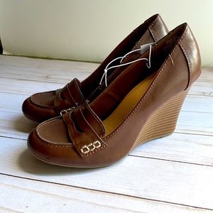 NWT Size 7 Cute Brown Old Navy Wedge Heals. No Box.